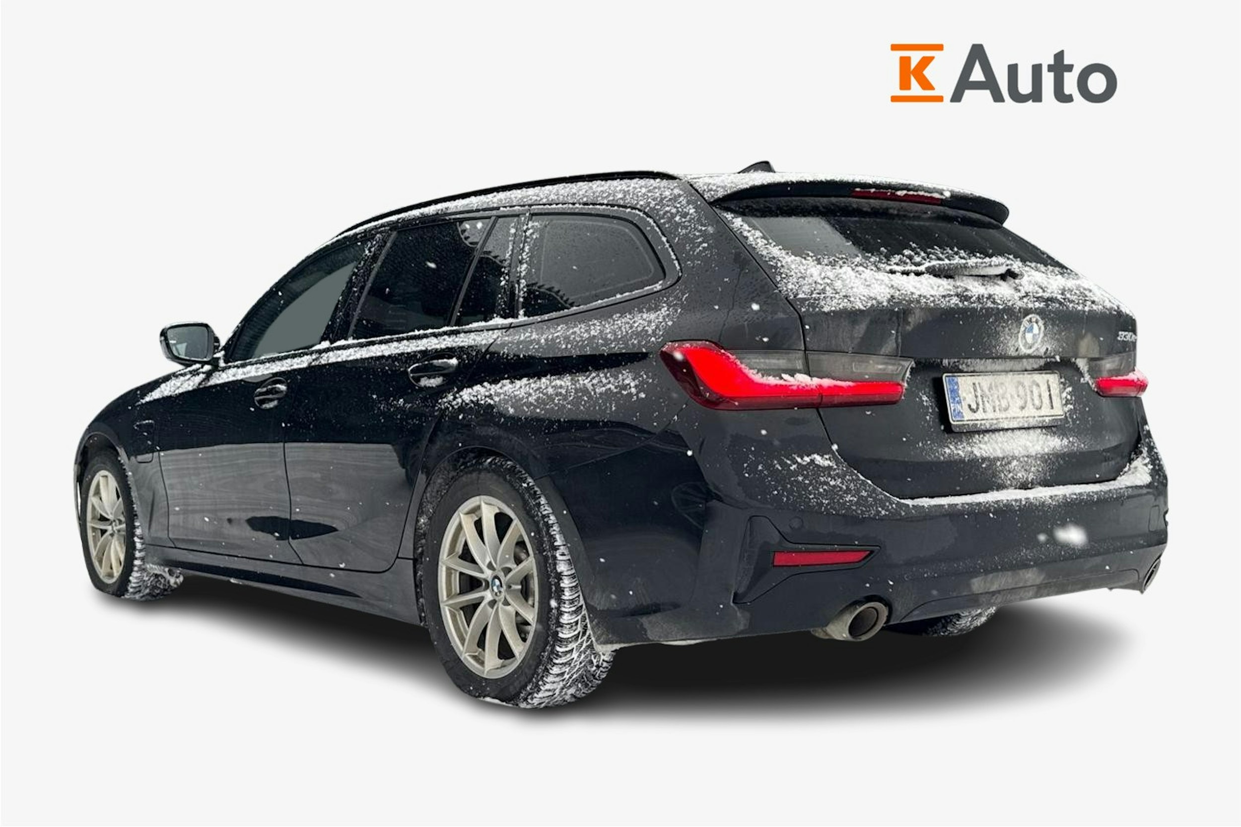 musta BMW 330 2021 kuva 2.