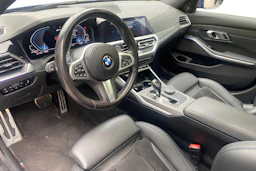 Sininen BMW 330 2021 kuva 3.
