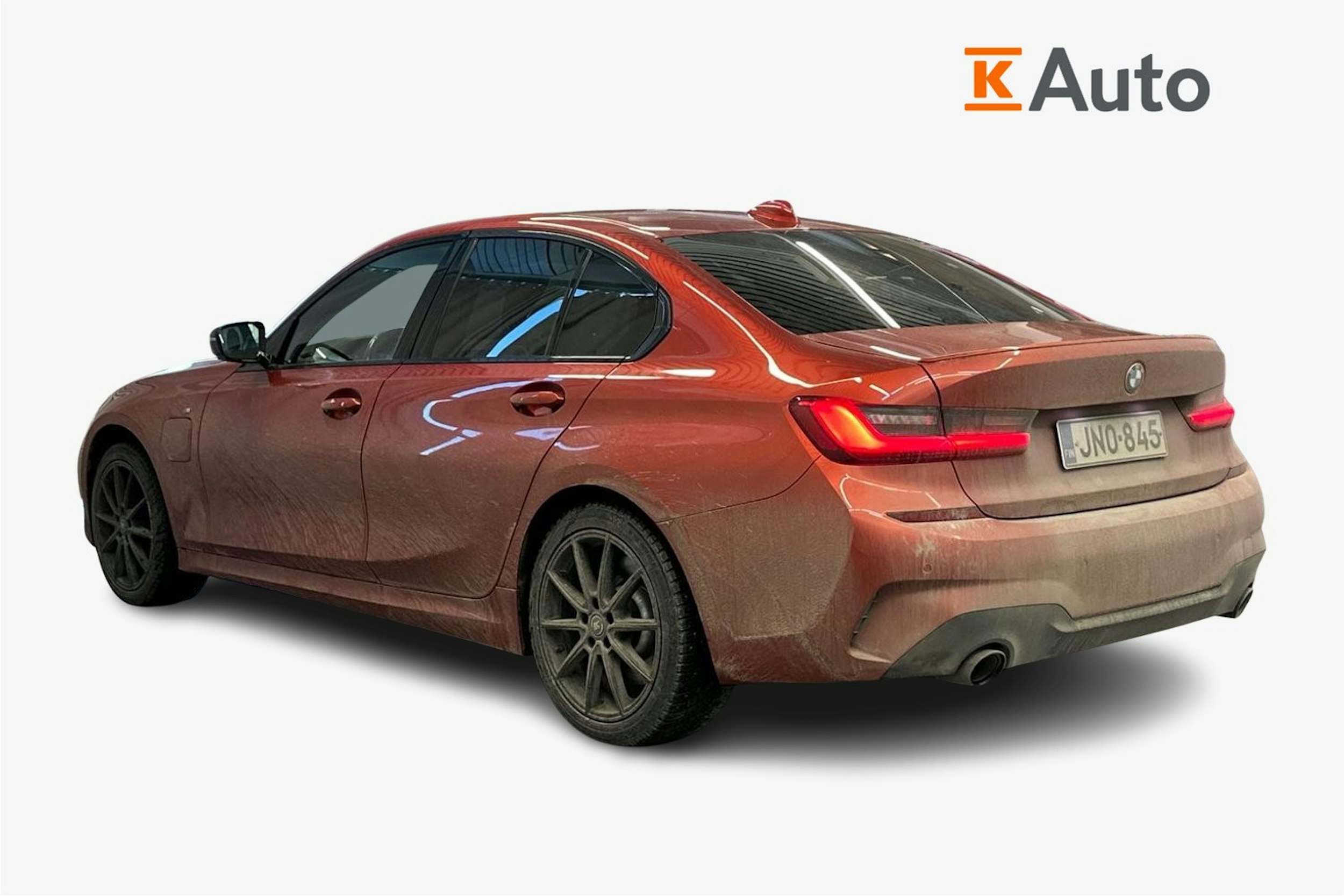 oranssi BMW 330 2021 kuva 2.