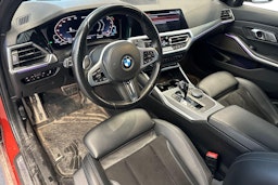 oranssi BMW 330 2021 kuva 3.