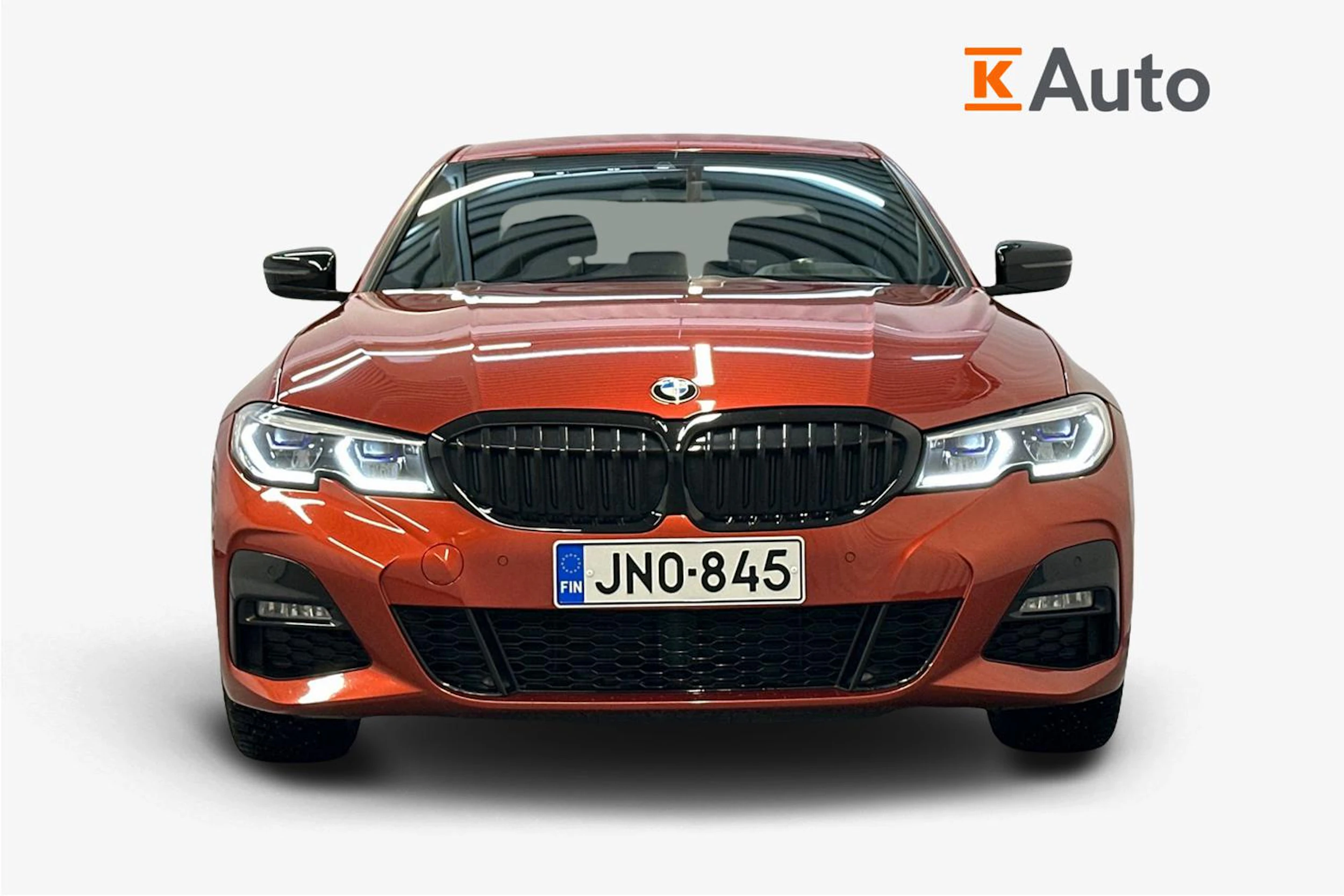 oranssi BMW 330 2021 kuva 4.