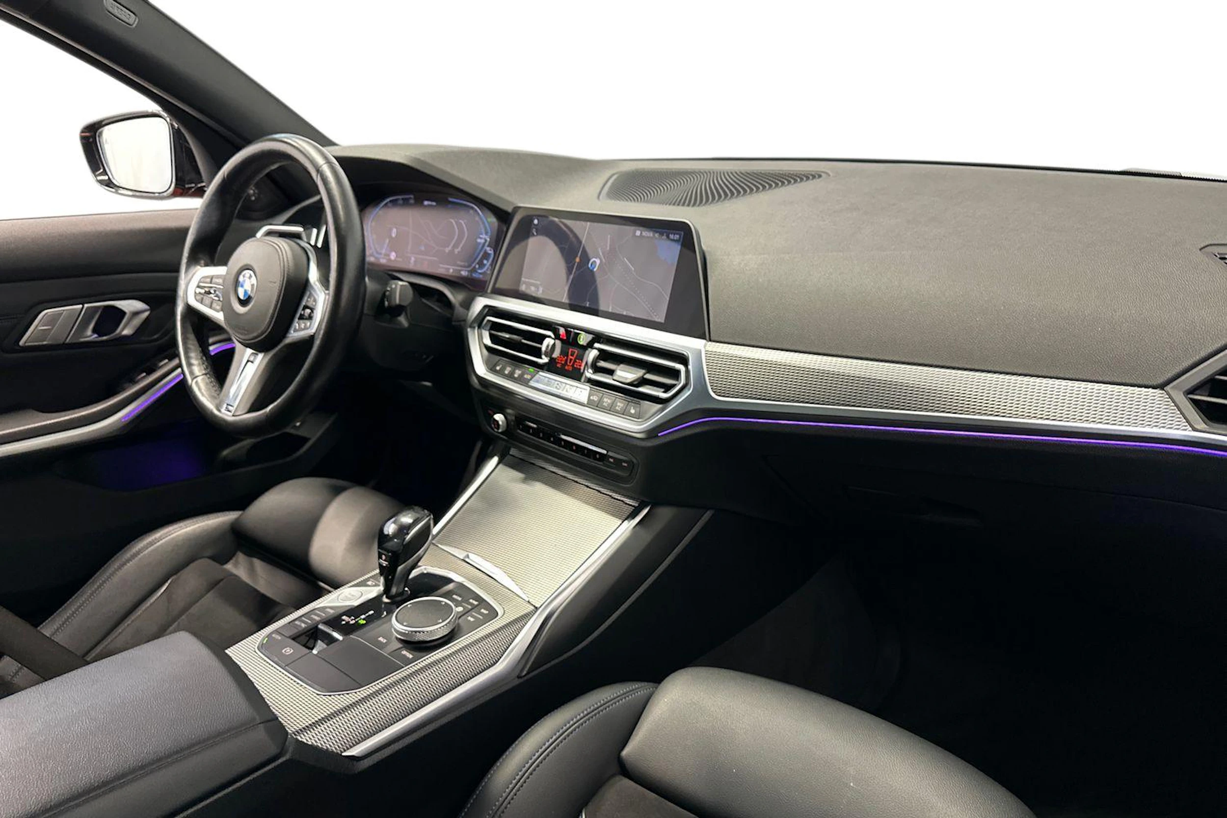 oranssi BMW 330 2021 kuva 7.