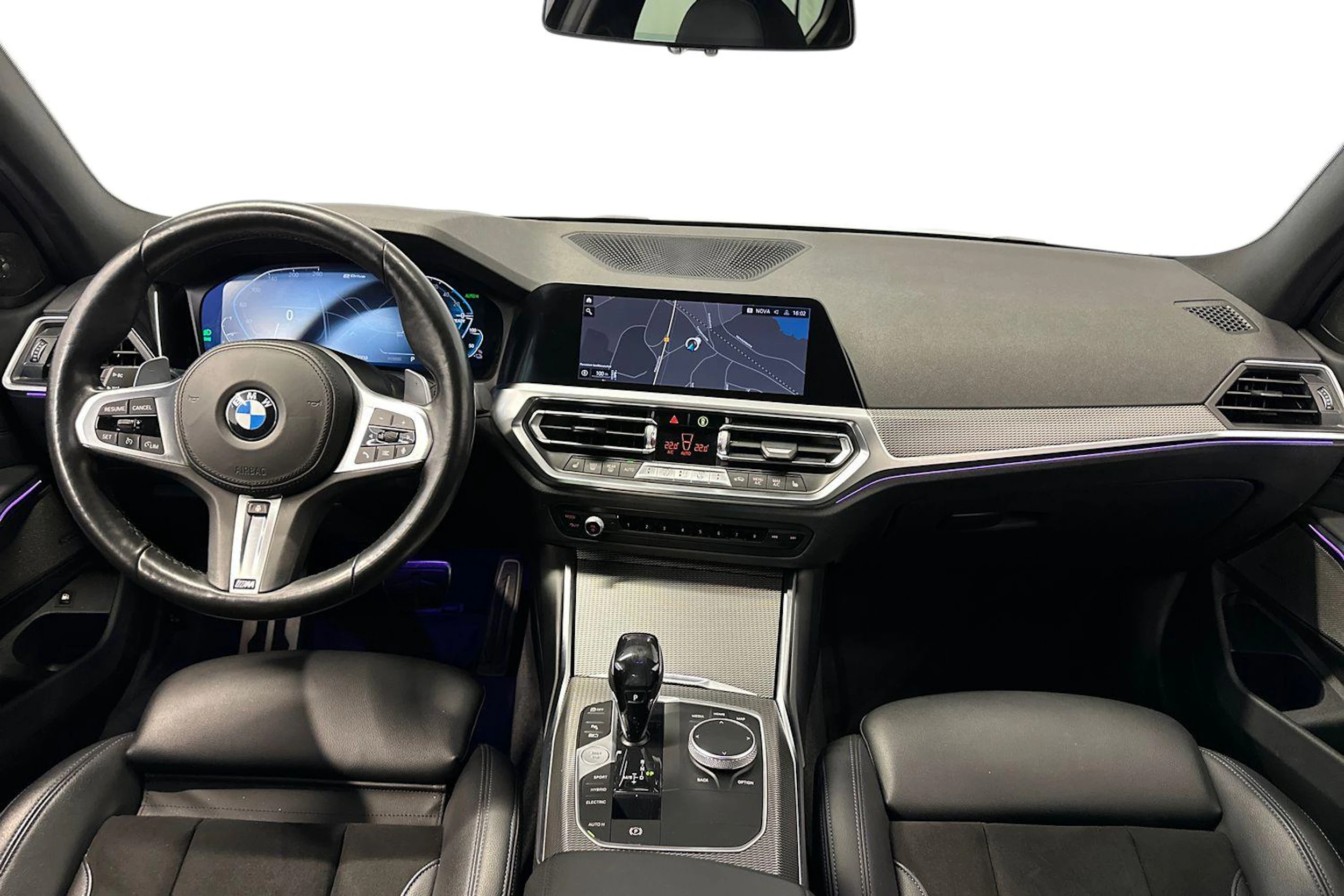 oranssi BMW 330 2021 kuva 8.