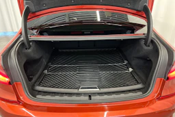 oranssi BMW 330 2021 kuva 11.