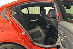 oranssi BMW 330 2021 kuva 12.