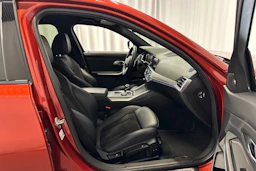 oranssi BMW 330 2021 kuva 13.