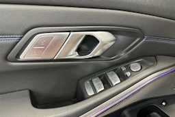 oranssi BMW 330 2021 kuva 14.