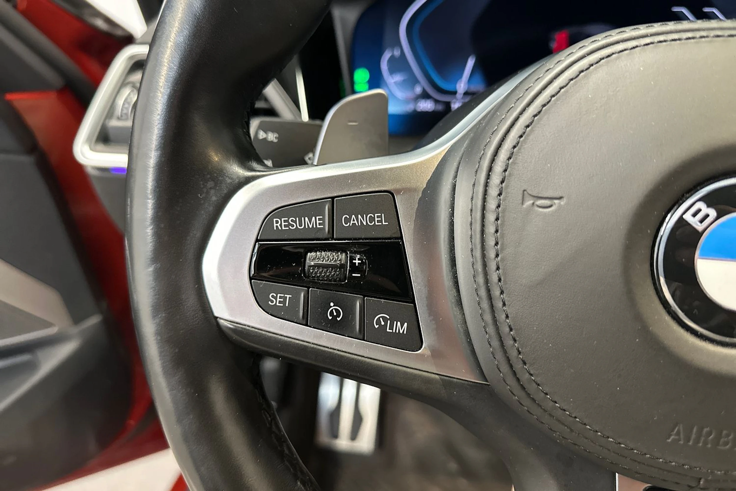 oranssi BMW 330 2021 kuva 17.