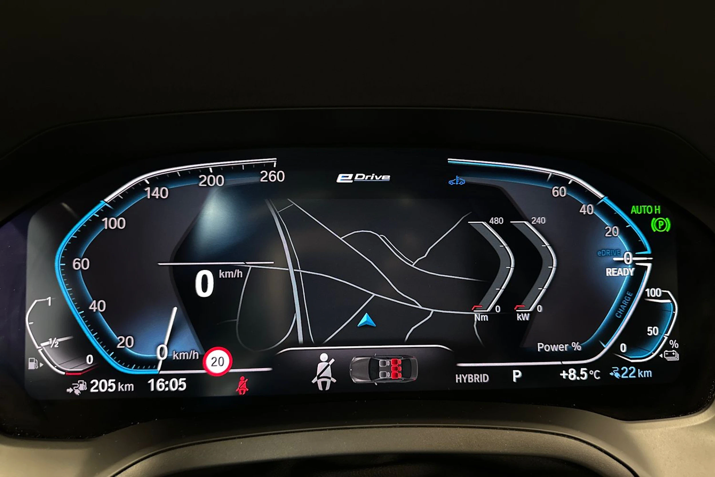 oranssi BMW 330 2021 kuva 19.