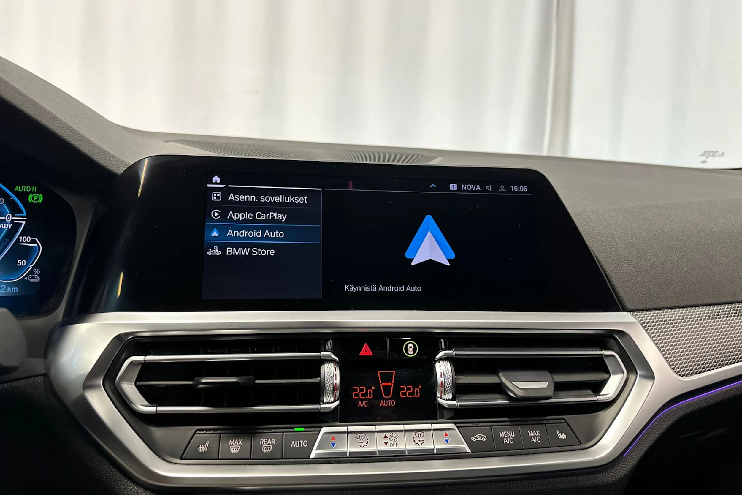 oranssi BMW 330 2021 kuva 21.