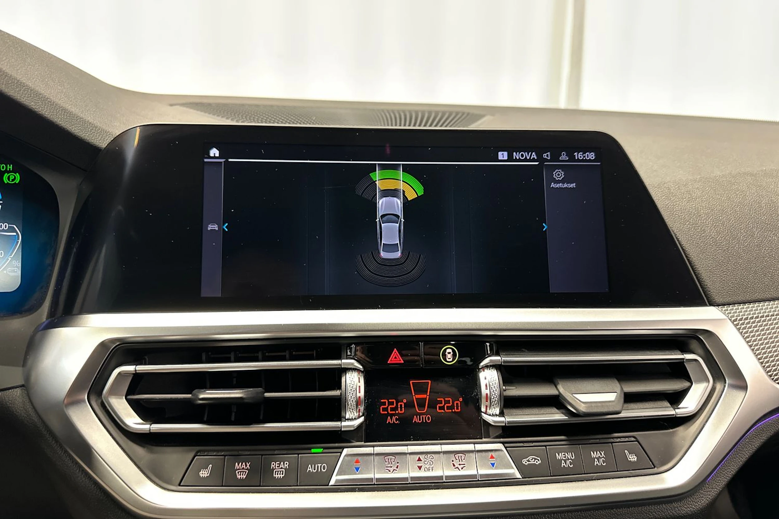 oranssi BMW 330 2021 kuva 22.