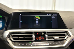 oranssi BMW 330 2021 kuva 22.