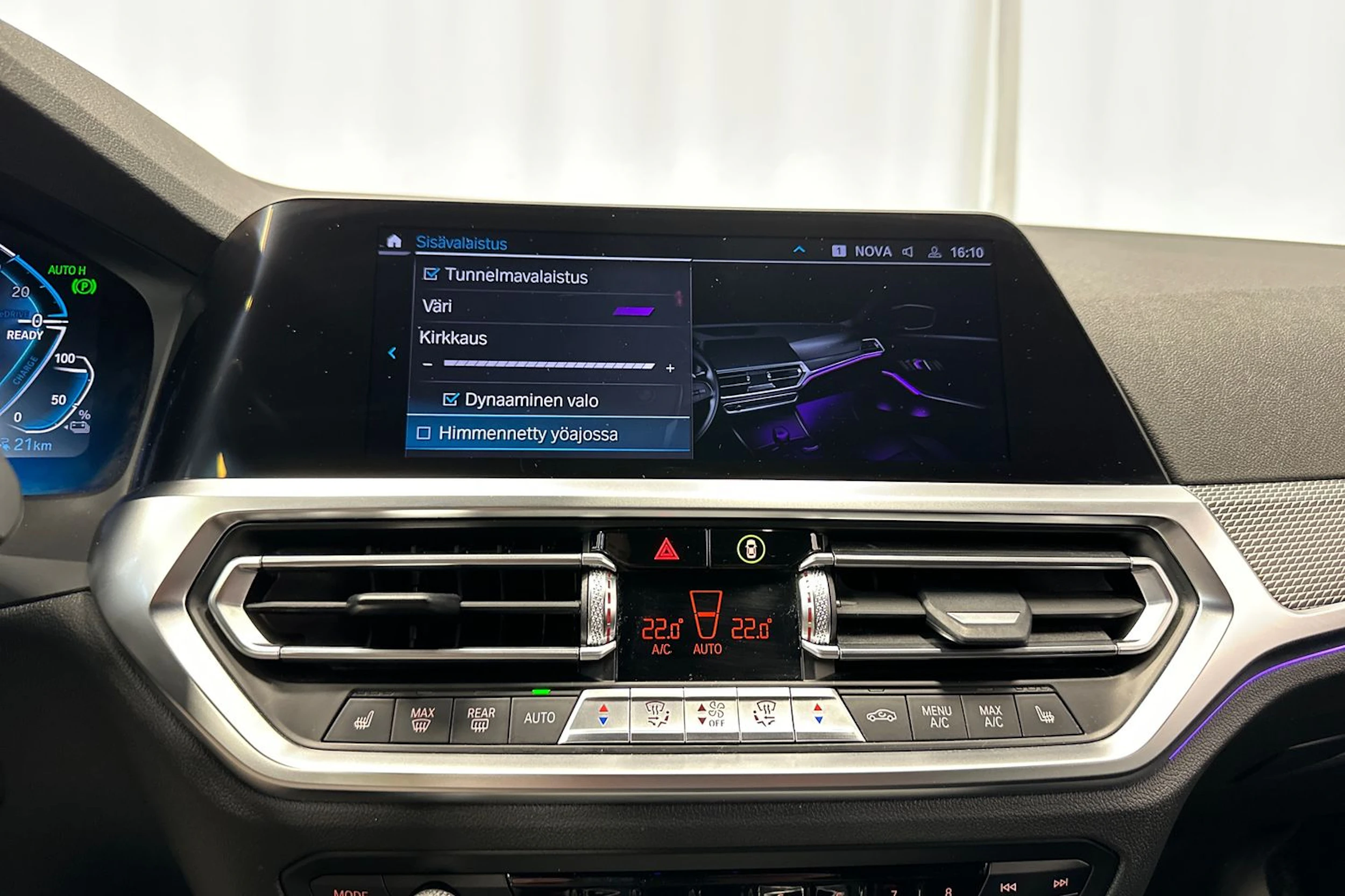 oranssi BMW 330 2021 kuva 23.