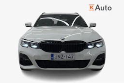 valkoinen BMW 330 2021 kuva 4.