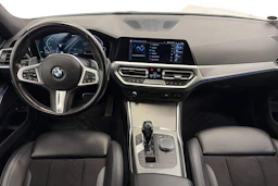 valkoinen BMW 330 2021 kuva 7.