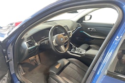 Sininen BMW 330 2021 kuva 6.