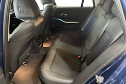 Sininen BMW 330 2021 kuva 8.