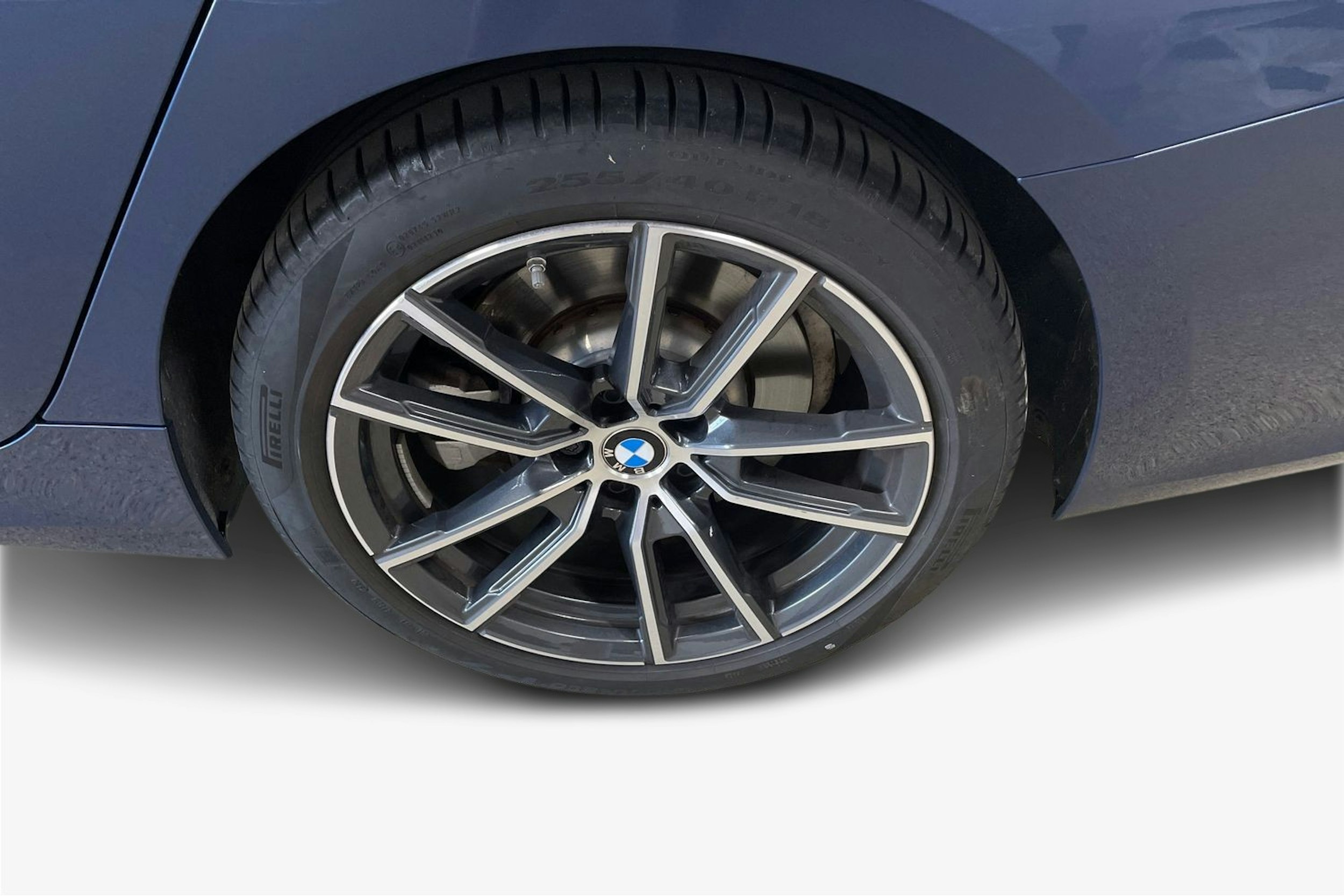 Sininen BMW 330 2021 kuva 9.