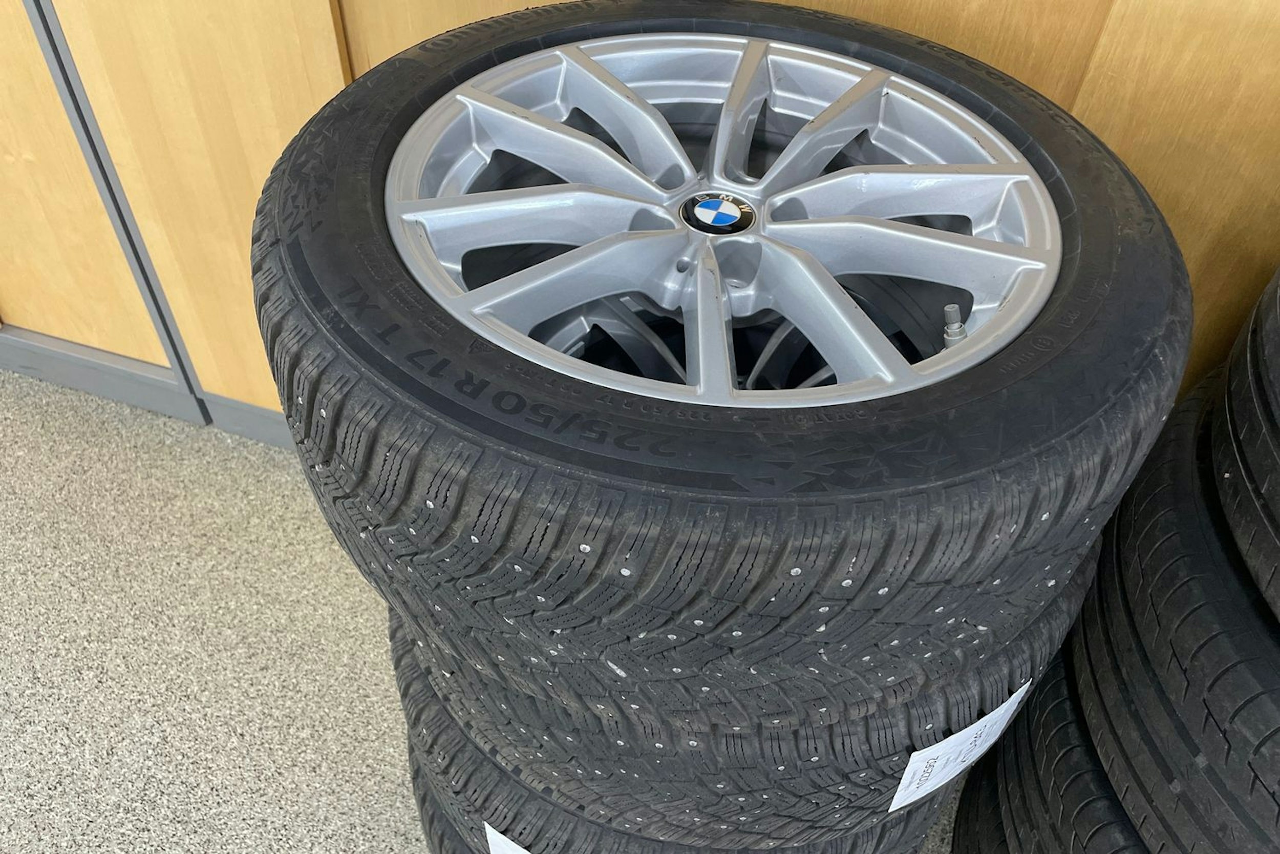 Sininen BMW 330 2021 kuva 10.
