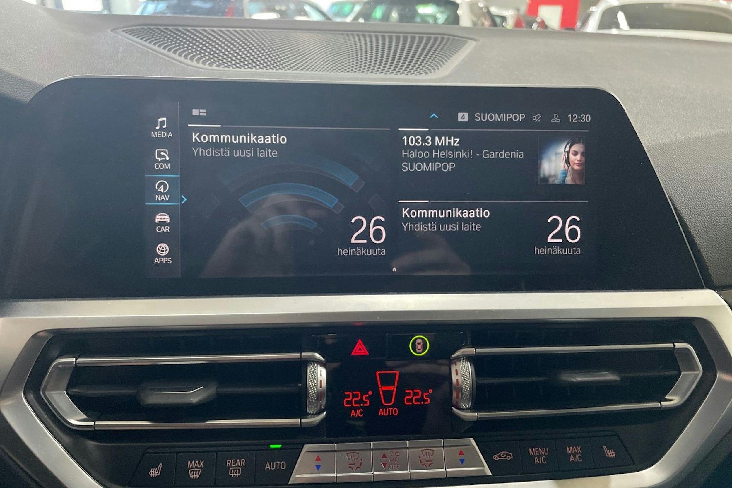 Sininen BMW 330 2021 kuva 12.