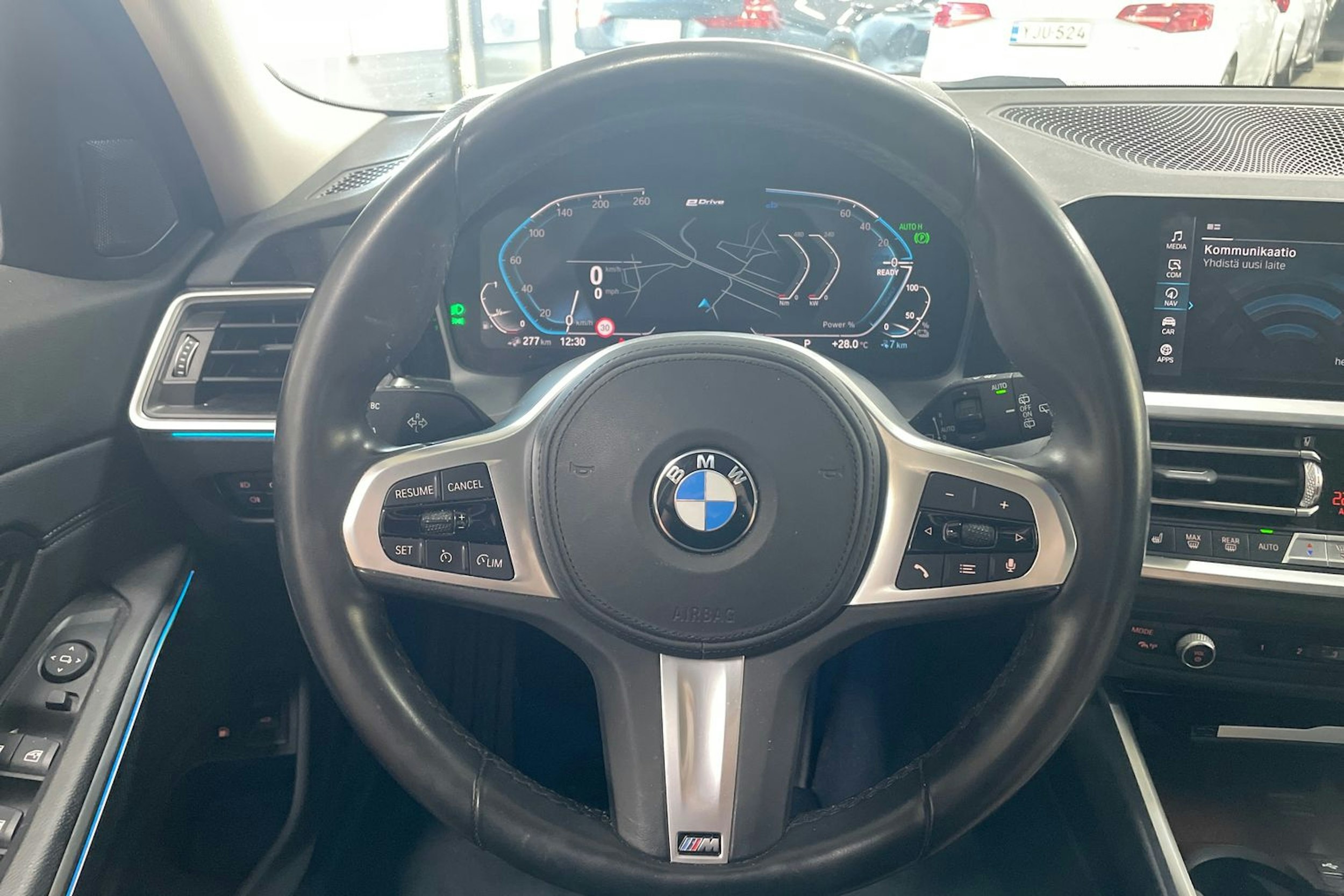 Sininen BMW 330 2021 kuva 13.