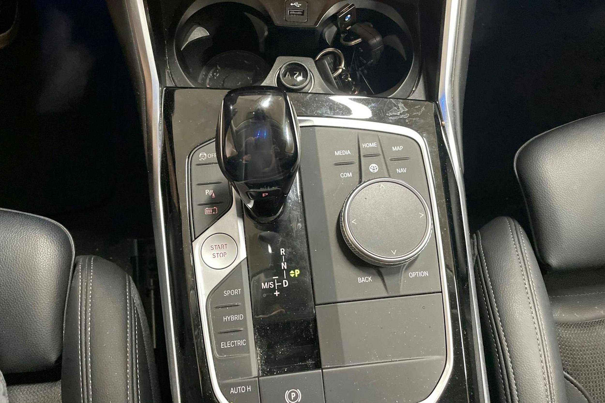 Sininen BMW 330 2021 kuva 14.