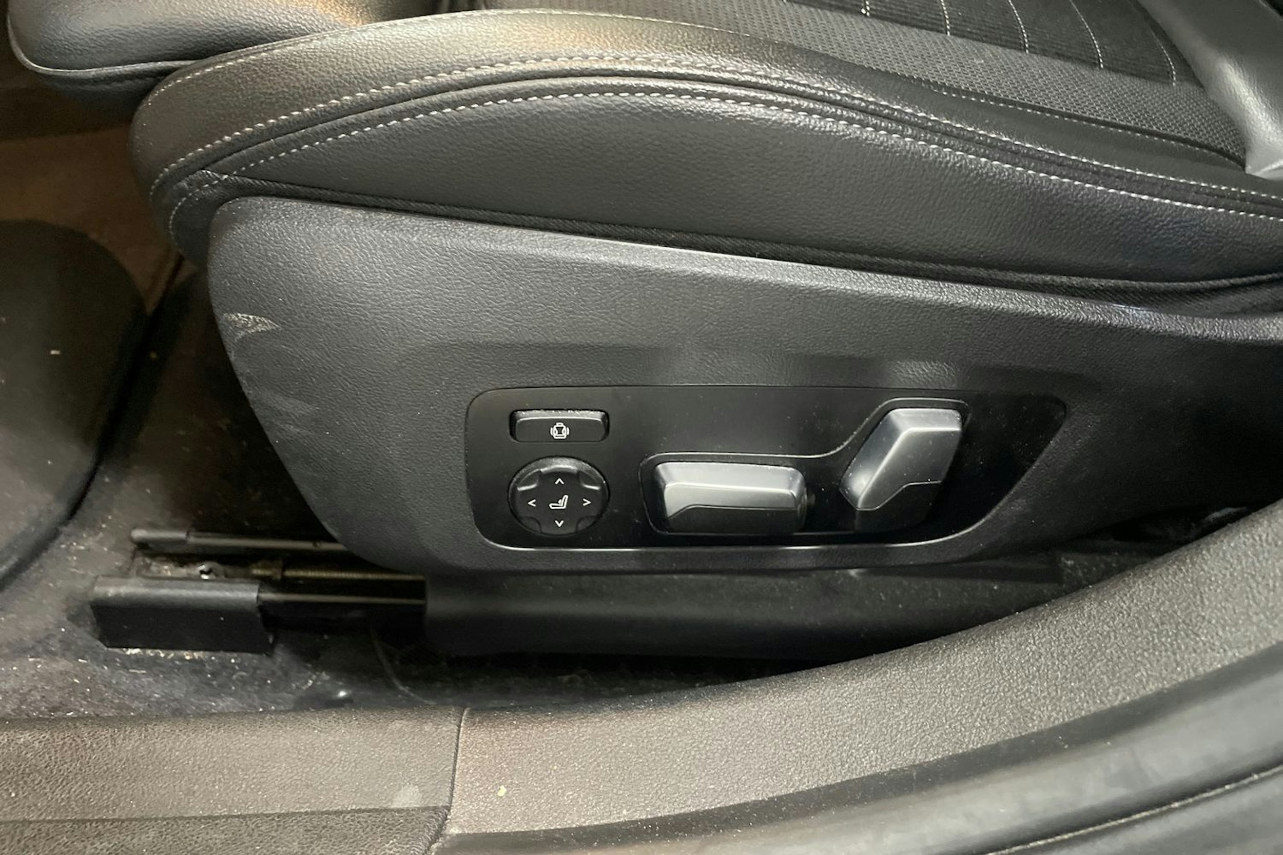 Sininen BMW 330 2021 kuva 17.