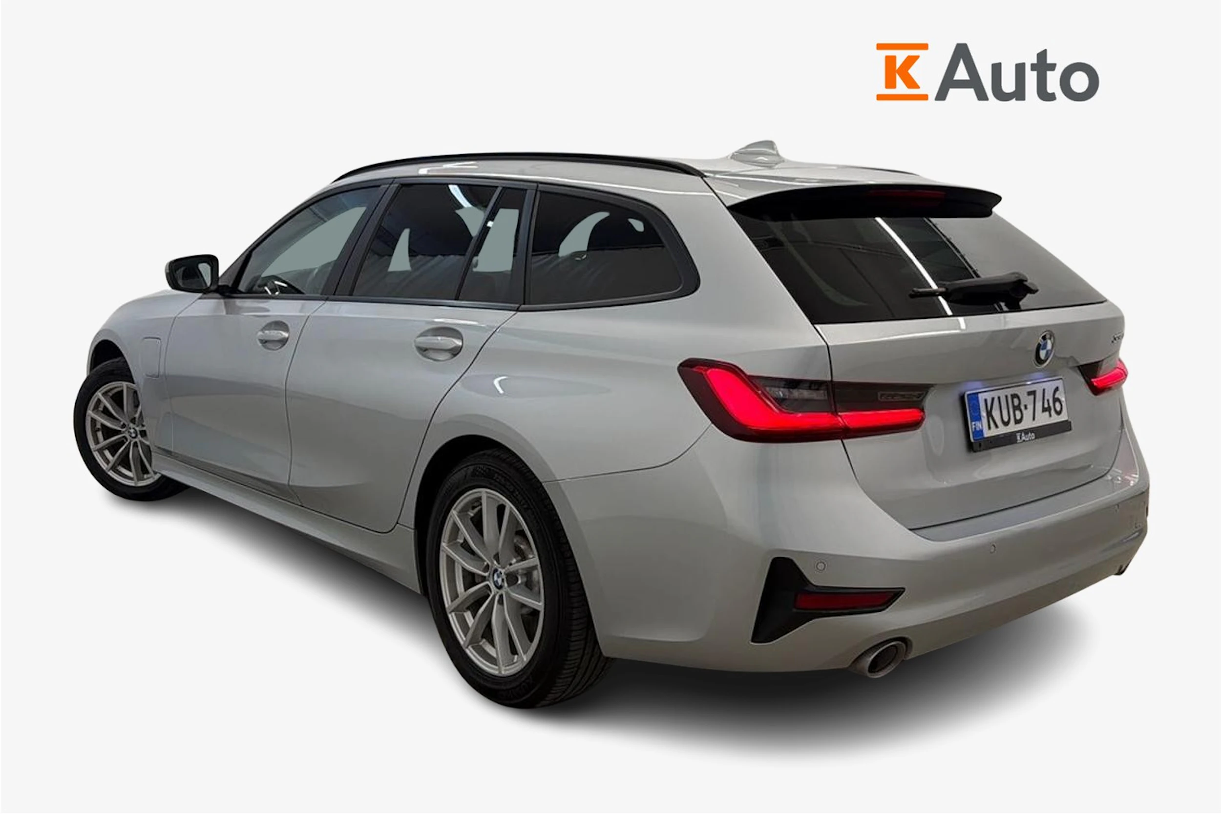 hopea BMW 330 2021 kuva 2.