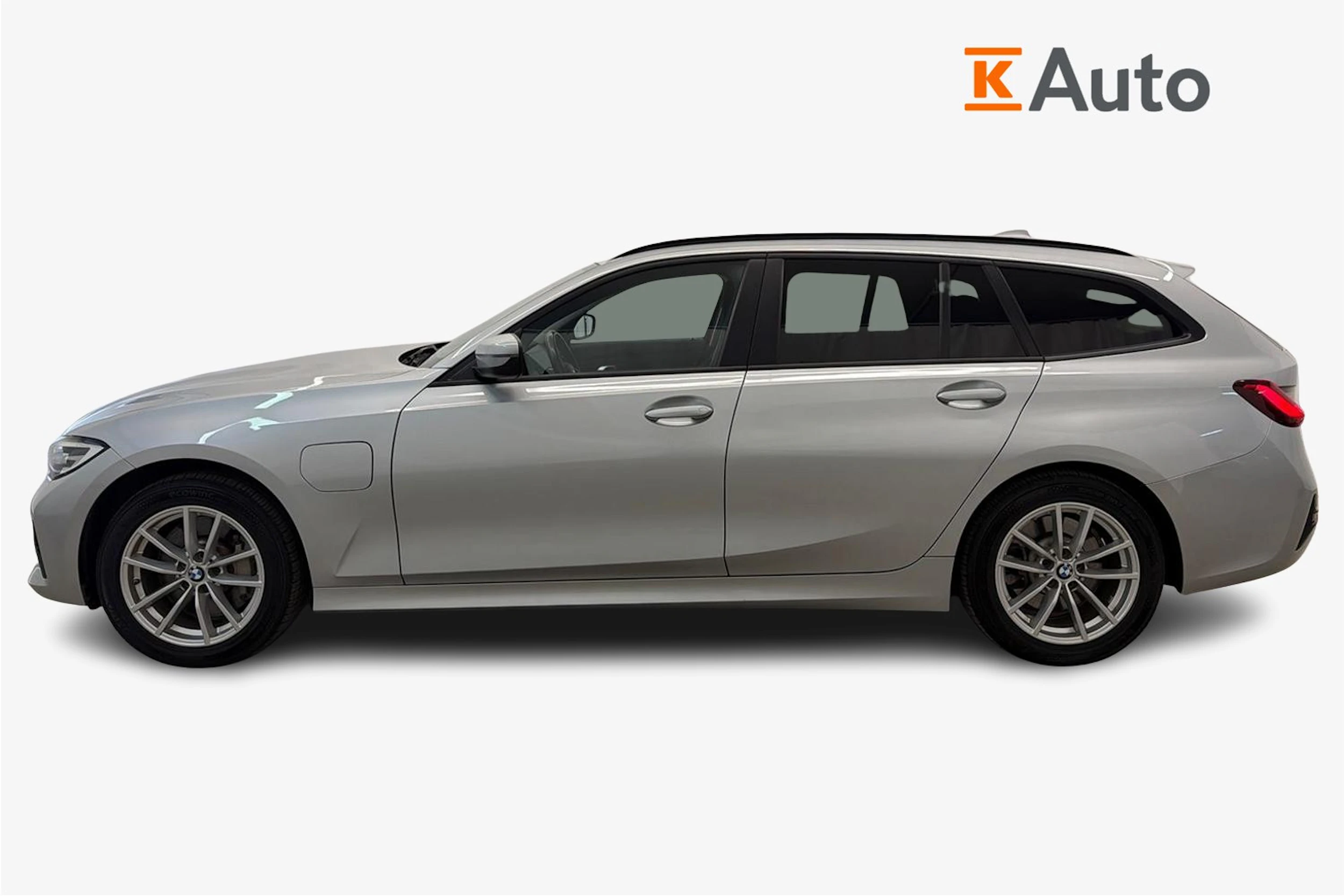hopea BMW 330 2021 kuva 5.