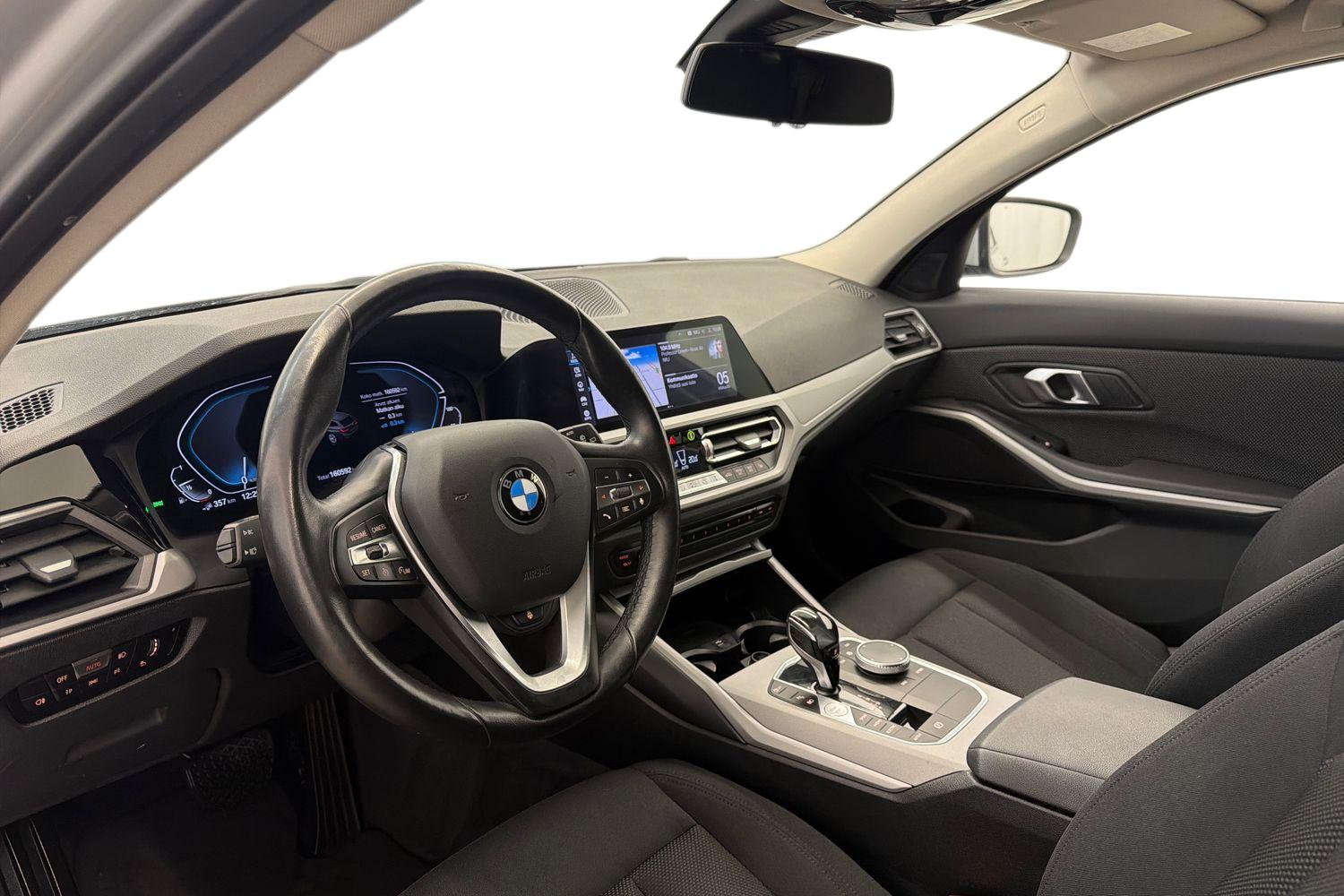 BMW 330 2021, kuva 6/30