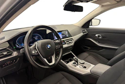 hopea BMW 330 2021 kuva 6.