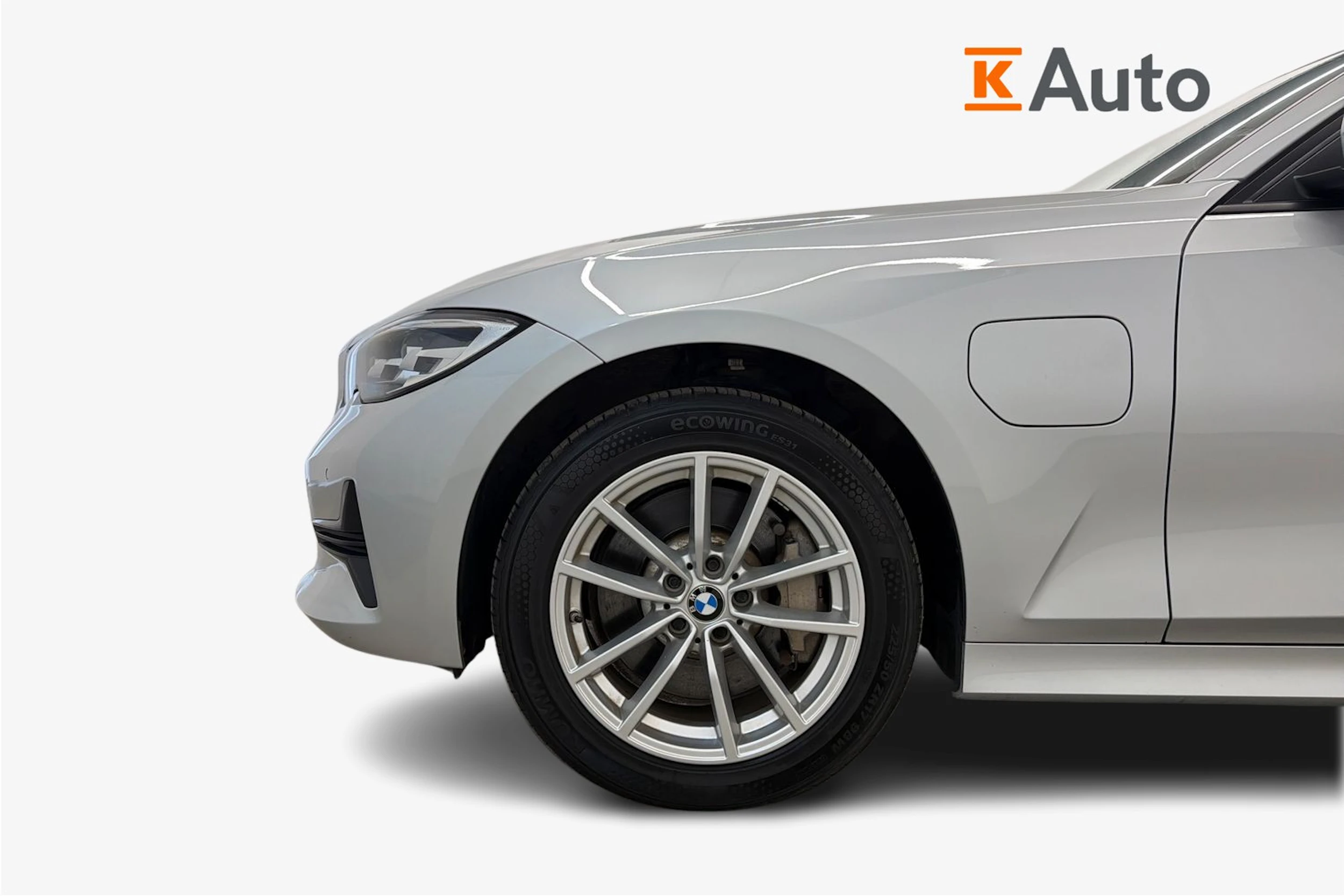hopea BMW 330 2021 kuva 9.
