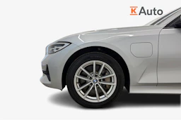 hopea BMW 330 2021 kuva 9.