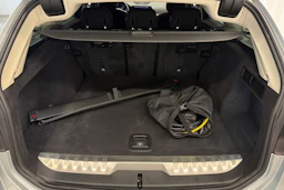 hopea BMW 330 2021 kuva 13.
