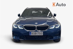sininen BMW 330 2021 kuva 5.