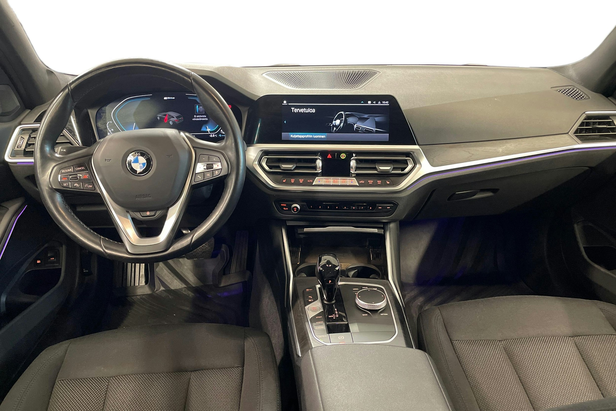 sininen BMW 330 2021 kuva 9.