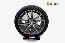 sininen BMW 330 2021 kuva 11.