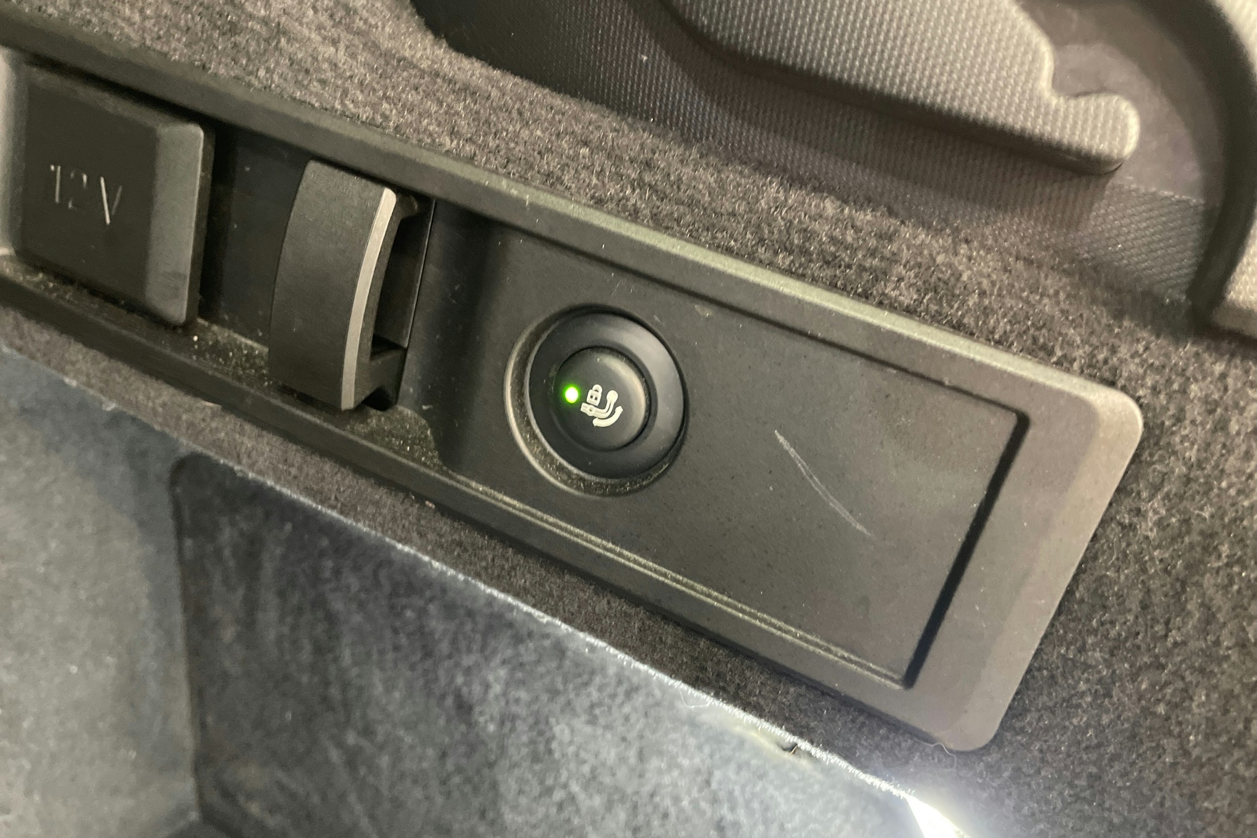 sininen BMW 330 2021 kuva 17.