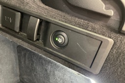 sininen BMW 330 2021 kuva 17.