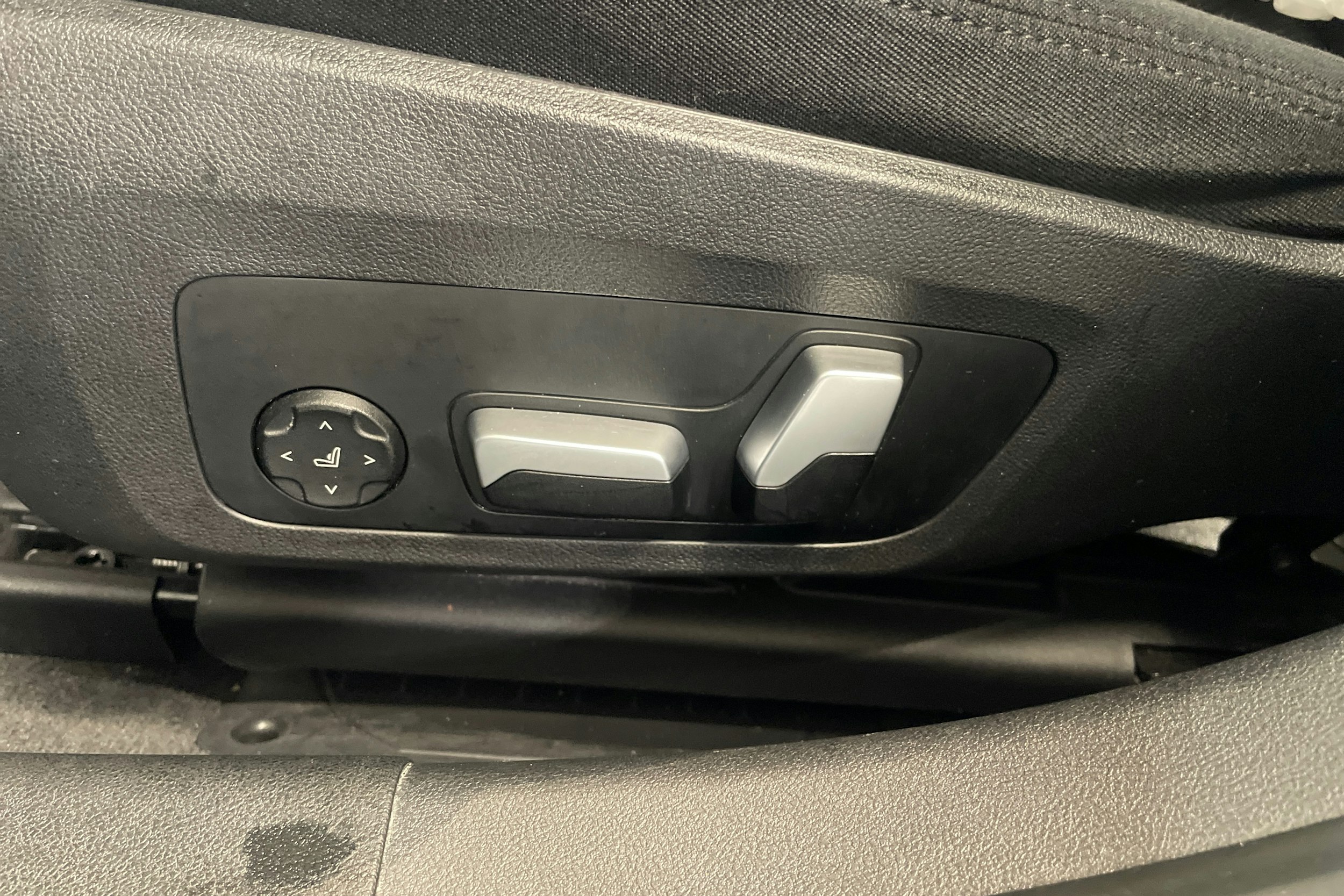 sininen BMW 330 2021 kuva 19.