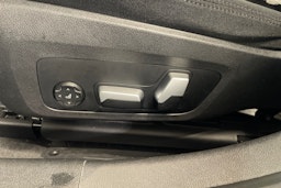 sininen BMW 330 2021 kuva 19.