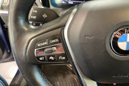 sininen BMW 330 2021 kuva 21.