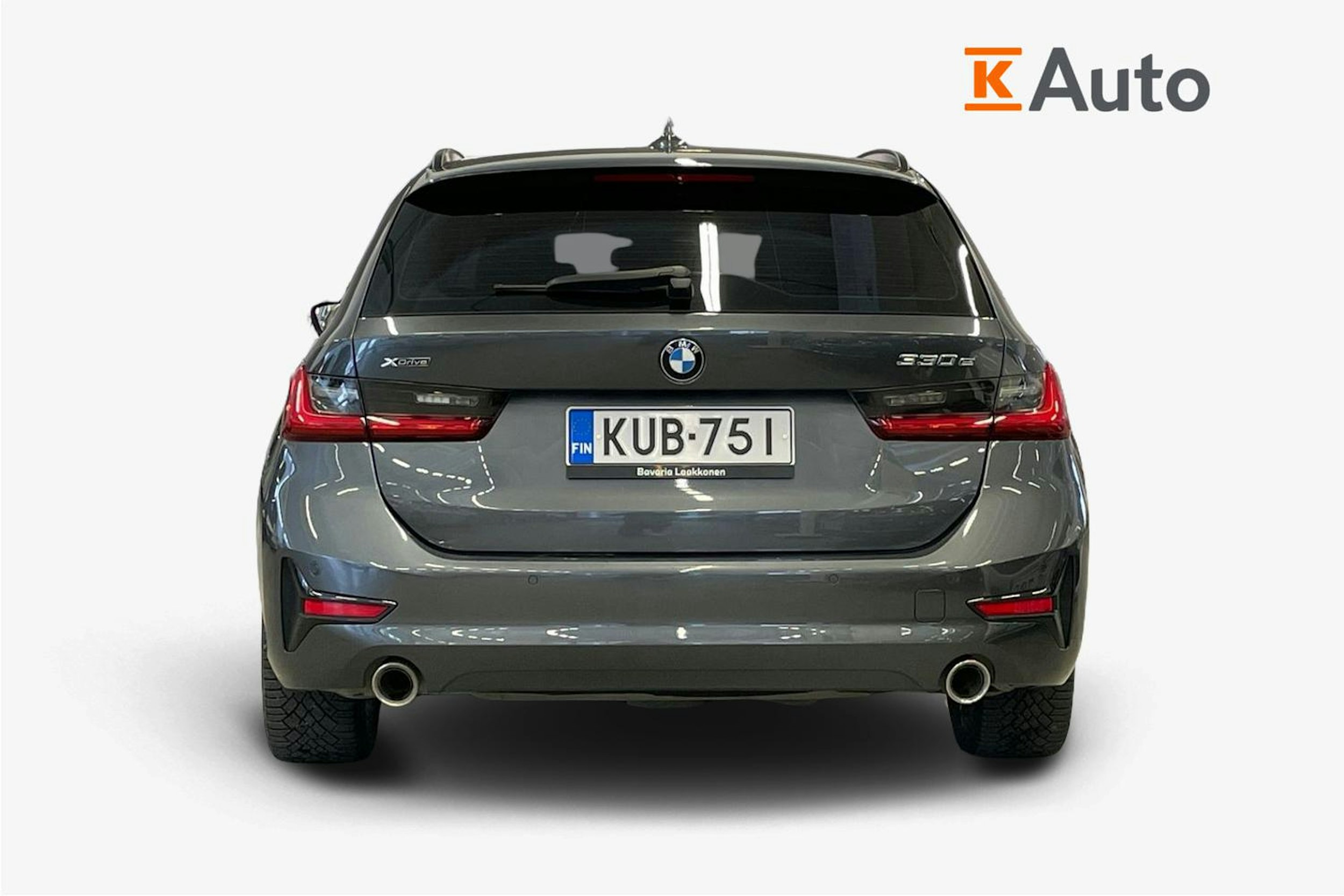 Harmaa BMW 330 2021 kuva 3.