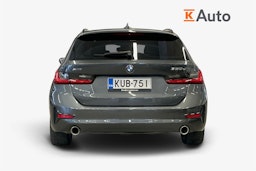 Harmaa BMW 330 2021 kuva 3.