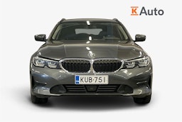 Harmaa BMW 330 2021 kuva 5.