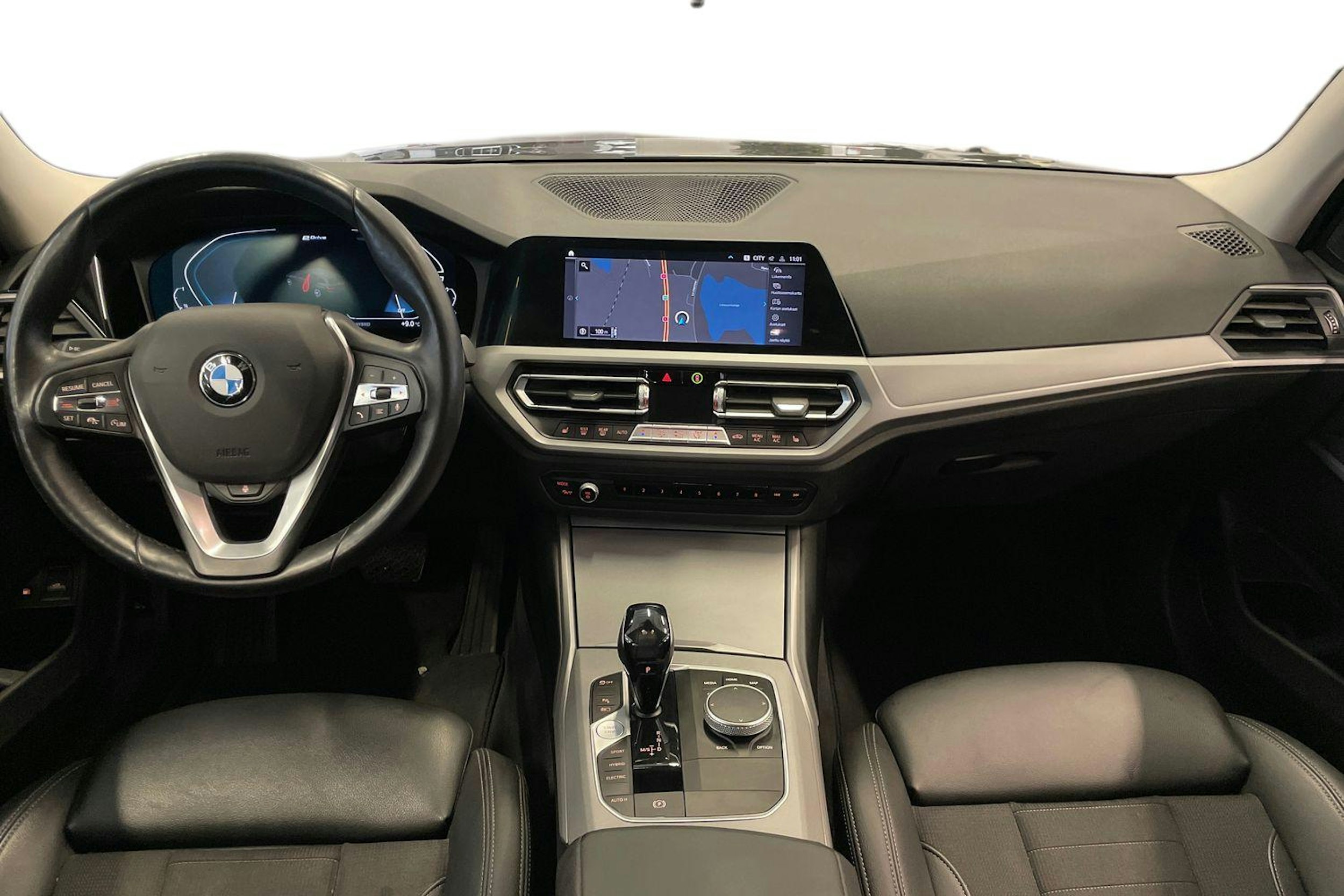 Harmaa BMW 330 2021 kuva 9.