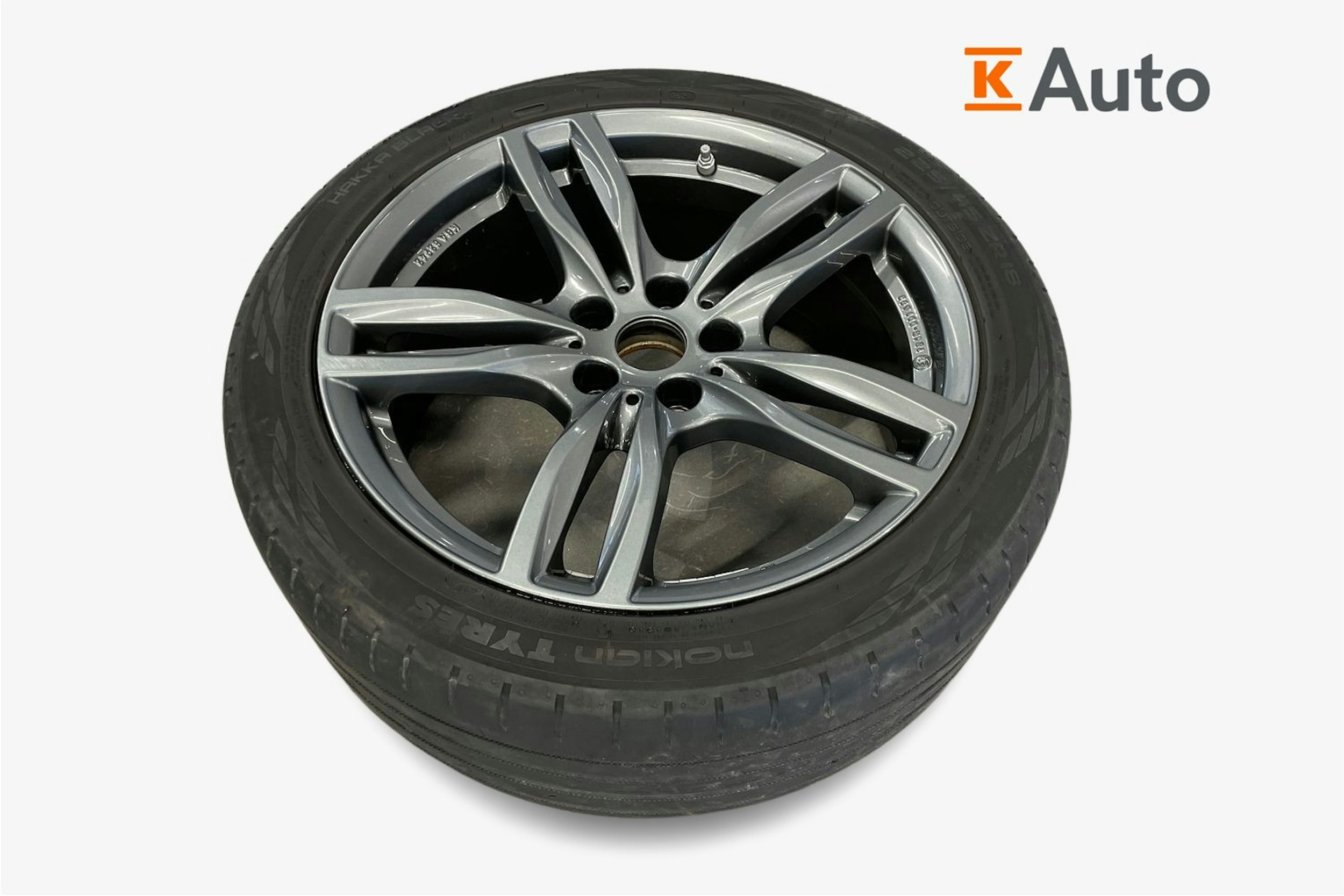 Harmaa BMW 330 2021 kuva 11.