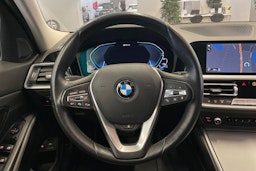 Harmaa BMW 330 2021 kuva 15.