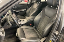 Harmaa BMW 330 2021 kuva 17.