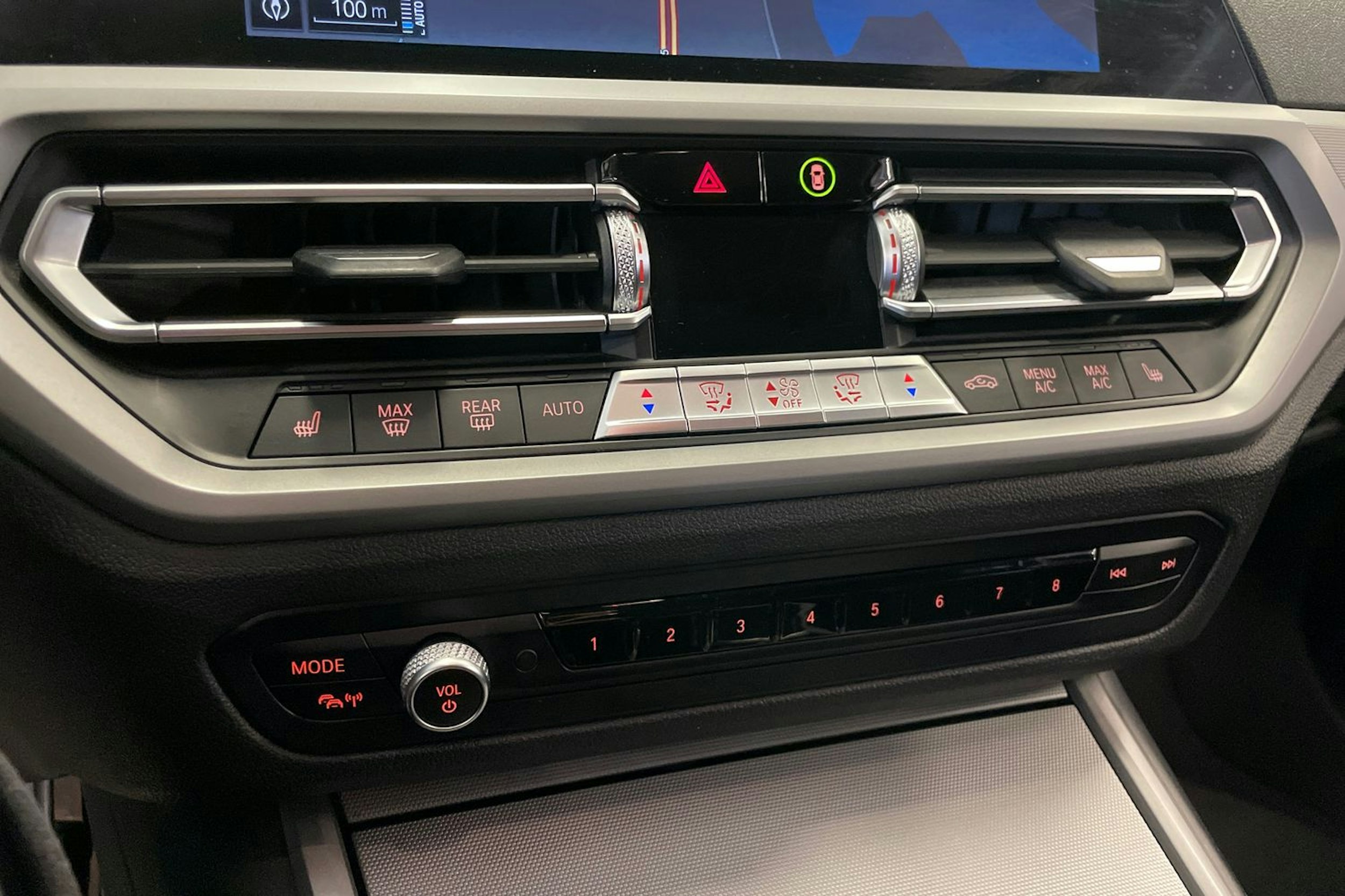 Harmaa BMW 330 2021 kuva 18.